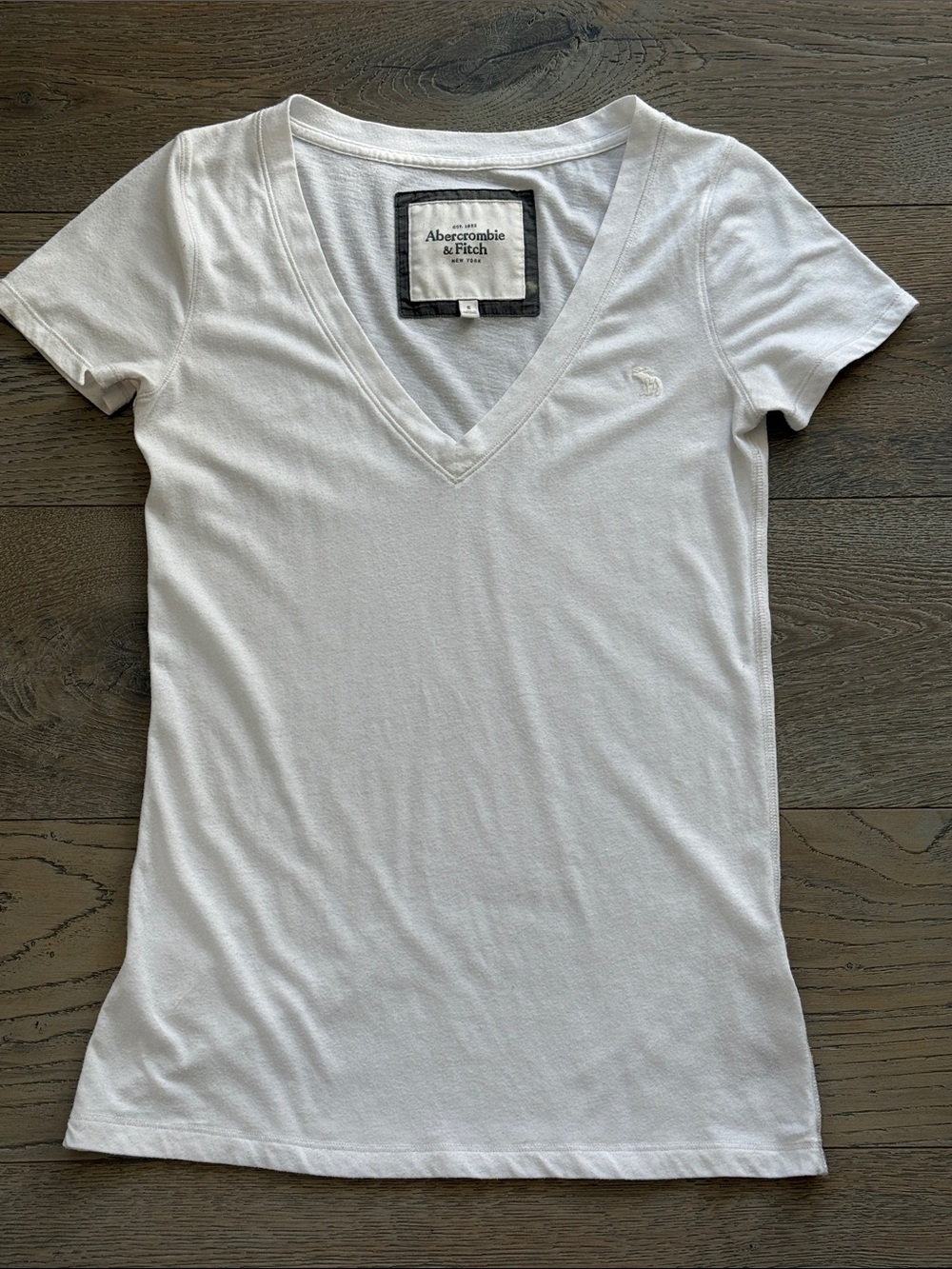 Abercrombie & Fitch Semi Fitted White Deep V-Neck Tee w/ Embroidered Logo Y2K-S